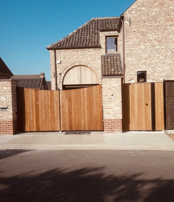 Geautomatiseerde houten draaipoorten