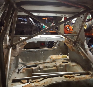 lassen aan een rallywagen