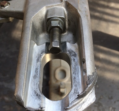 schade aan achterbrug crossmoto