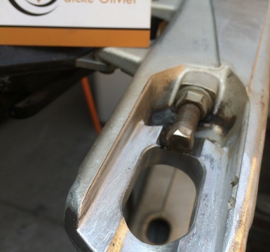 schade aan achterbrug crossmoto