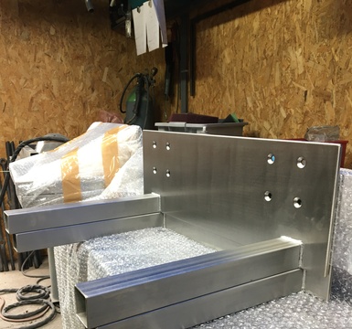 inox beugels voor lavabo ophanging gemaakt door olivier valcke