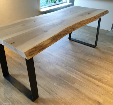 boomstam tafel gemaakt door Olivier Valcke